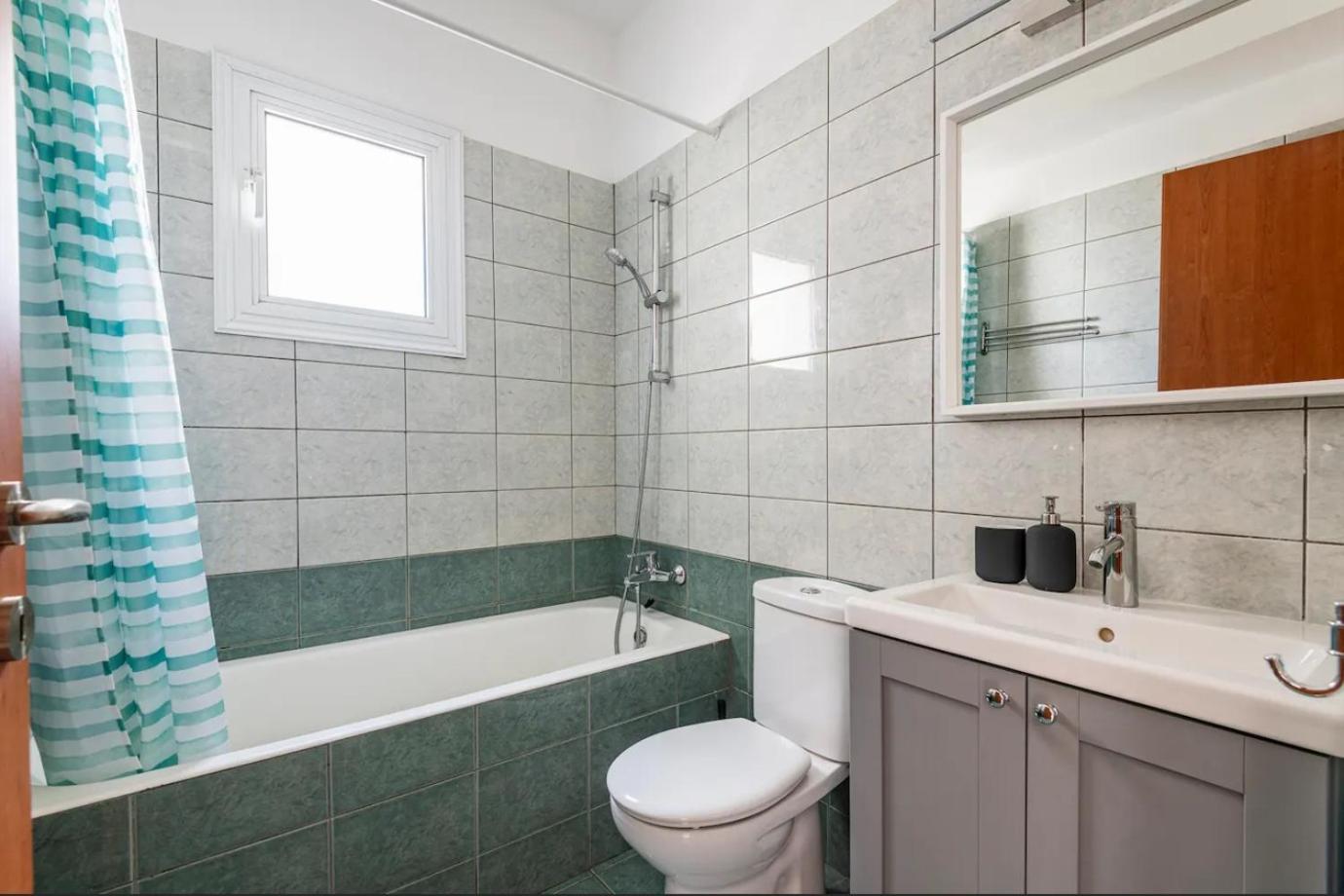 Floor Center Apartment *